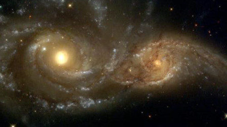 宇宙中的“鹊桥”！延伸1000万光年，横跨两个星系团！