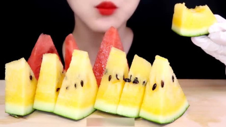 吃货小姐姐吃彩色冰镇西瓜，夏天标配水果，吃完心情都好了！