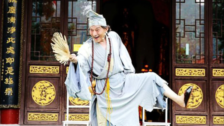 鞋儿破帽儿破的济公你还记得吗？哪里不平哪有他！