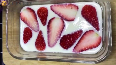 自制草莓牛奶布丁，孩子最爱吃，做法简单好吃！