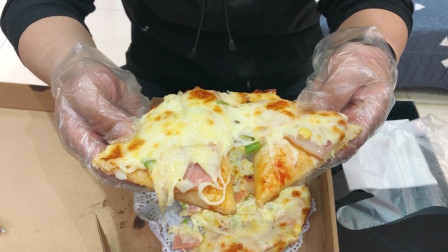 外卖59块钱的培根香肠披萨，加入六倍芝士，味道真的好吃吗？