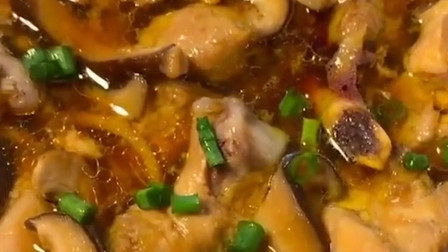 香菇滑鸡：简单易学，鸡肉嫩滑入味，超级好吃，学会做给家人吃吧