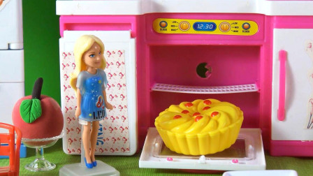 芭比之梦想豪宅玩具视频 第一季 芭比利用周末做美食 草莓蛋糕真的很美味