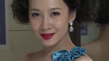 美女特工使用美人计,在烈焰红唇上涂上剧毒,汉奸敢亲就是死!