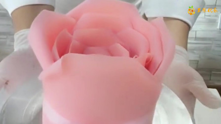 我第一次见这样的玫瑰花蛋糕，我要一层一层剥着吃