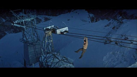 007第六部, 邦德被囚雪山顶，高空攀爬缆车线逃脱，场面惊险刺激