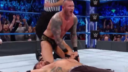 兰迪奥顿图片 WWE兰迪奥顿也太猛了 把对手扔到半空中接了一记RKO