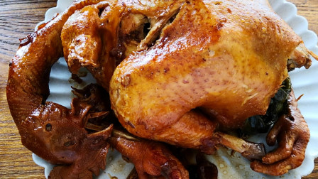 电饭锅烧鸡，不用水不放油，酱油一抹锅里一扔，出锅比烤鸡还香！