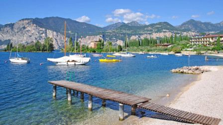 意大利的加尔达湖：风景美的就像是一副电脑壁纸！