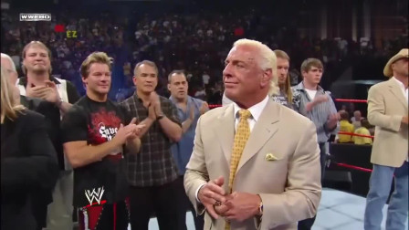 wwe毒蛇 WWE一代传奇巨星退役 现役大牌都来送别 毒蛇兰迪当场痛哭