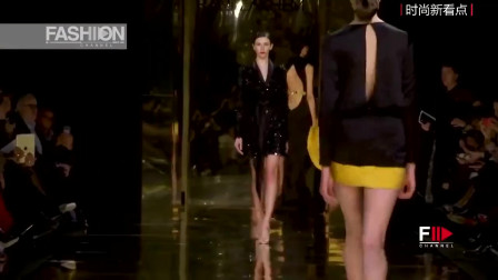 性感时尚模特走秀：带点黄的包臀裙，显白显瘦，真是让人心动