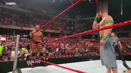 wwe大赛 WWE 本来是双打比赛 兰迪竟出卖了塞纳 塞纳直接将其抱摔