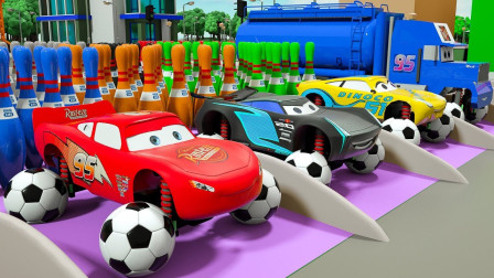 超奇怪！工程车、卡车、闪电麦昆为何要穿过足球，颜色也改变了？儿童玩具游戏故事