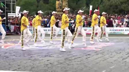 热门经典鬼步舞《中国红》霸气豪迈，为祖国骄傲，数千人在场欣赏