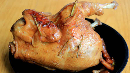 电饭锅焖鸡这样吃才过瘾，不加水不放油，鲜嫩多汁，比豉油鸡还香