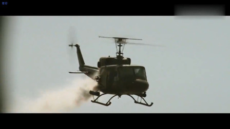 第一滴血2：史泰龙驾驶冒烟的直升机，能安全着陆真是命大！