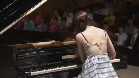 花开半夏：女孩参加钢琴比赛，表演激烈拉链突然滑落，情敌救场