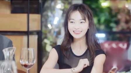 打脸：同学聚会各种炫富，看不上穷女孩，哪想人家男友身份不简单
