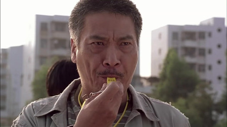 少林足球:达叔教他们踢足球,星爷脚力太大,竟被单独训练踢鸡蛋!