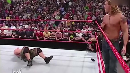 wwe艾吉 WWE回顾 -塞纳为公平起见 用一只手挑战艾吉女友 却被一脚踢倒在地 不容忽略啊