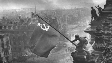 攻克柏林：苏军将红旗插上柏林国会大厦，纳粹此时却还心存妄想