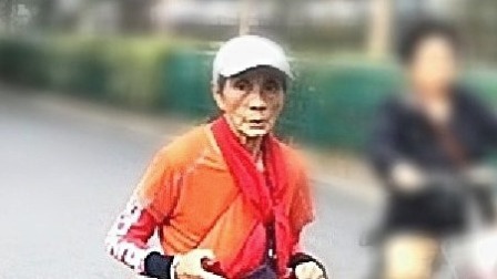 76岁老人为健康 每天跑21公里