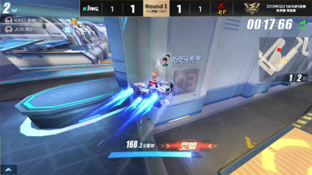 QQ飞车：KING彬神 VS JCR半斤，教科书级别的卡位，数不清的超车