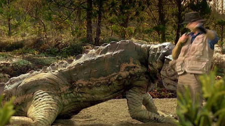 安迪的恐龙冒险：神秘男子窃取波斯特鳄牙齿，却不幸被咬住