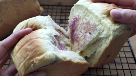 多彩紫薯吐司，营养和美味兼得。内附面包机快速出膜妙招。