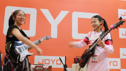 两位人气小美女吉他手合奏YOYO  VS  Li-sa-X（2019上海乐器展）
