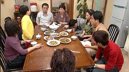 外来媳妇本地郎：一家人在一起开开心心吃饭，好幸福！