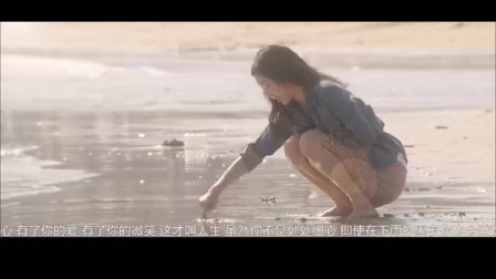 灰姑娘蹲在海边玩水，总裁背后一把抱起，太甜了