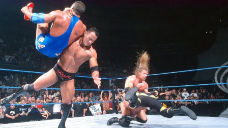 triple h WWE早期经典 巨石强森 vs Triple H vs 科特安格 完整比赛