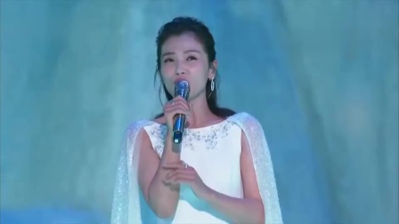 天猫双11狂欢夜：刘涛深情演唱《雪人》，一袭白裙，太惊艳