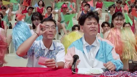 解说不信小伙能赢，扬言小伙赢了他吃桌子，不料最后真把桌子吃了