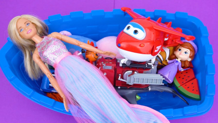 玩具大集合 芭比娃娃 超级飞侠 警车珀利等卡通人物