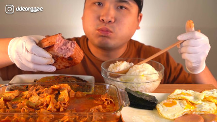 韩国大胃王胖哥，吃肥牛火腿和煎蛋，配着米饭吃能吃一大盆