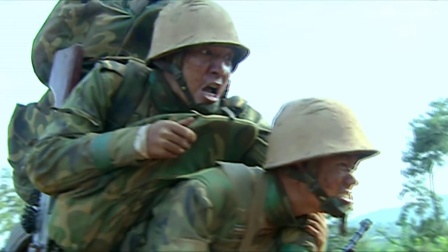 士兵突击：许三多死活不放弃伍六一，六一只好弃权，这段看崩溃了