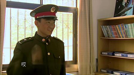士兵突击：许三多回老部队，给指导员高兴坏了！赶紧跟新兵们炫耀