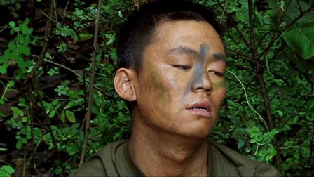 士兵突击：许三多失手打死了毒贩，这是他第一次杀人，直接吓坏了