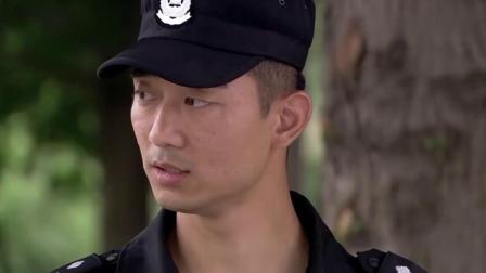 特警力量：段卫兵用警犬追女友，自己躲后面用八倍镜偷看，厉害了