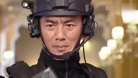 特警力量：特警女儿就是不一样，主动跟绑匪交换人质，龙飞虎泪崩