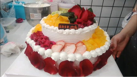 老公生日，我定做双层鲜花水果蛋糕，老公的生日过的很开心！