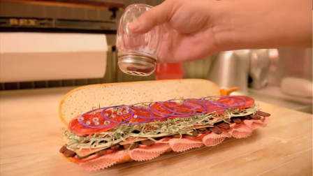 刷视频饿不，来个烤肉香肠三明治！#乐喵君啊#