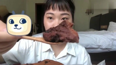 中国吃播：冰淇淋泡芙、肉松小贝、巧克力蛋糕、肉松酥条！
