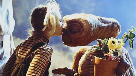 电影解说《ET外星人》，外星人被同伴遗落地球，10岁小孩送它回家