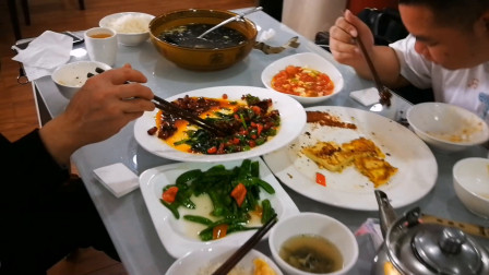 祥仔美食播报：云南昆明火车站周边餐饮，三素一荤一汤91元贵吗？