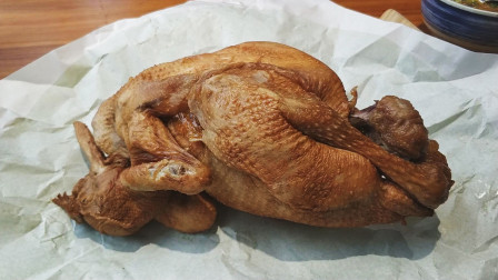 山东传统名吃德州扒鸡，300年老字号的扒鸡，一整只撕着吃真过瘾