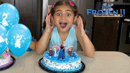 萌宝儿童益智玩具：冰雪女皇安娜公主的生日蛋糕？小萝莉好激动啊