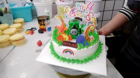 好有创意的一款网红蛋糕，绿色托马斯生日蛋糕，宝宝非常喜欢！